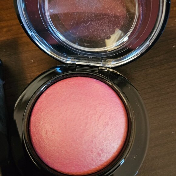 MAC Mineralize Blush in Petal Power (NIB) - Picture 4 of 7